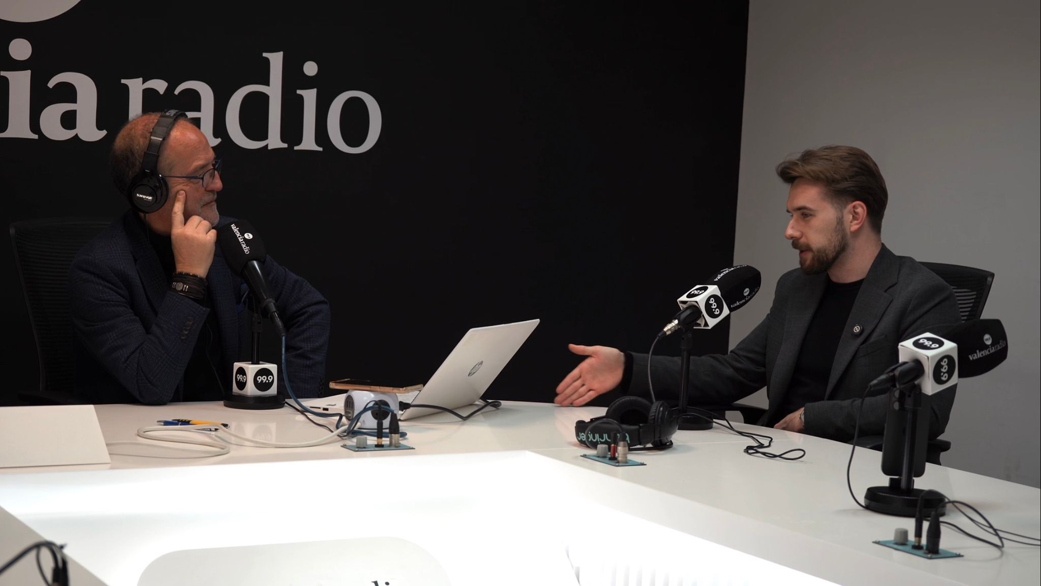 En el estudio de Valencia Radio